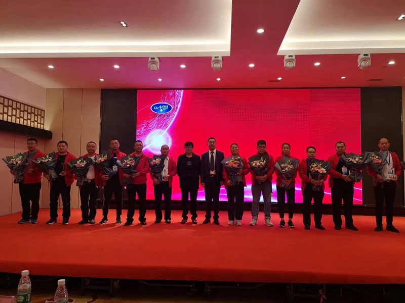 攜手奮進——共（gòng）享成就 鄭州91抖阴下载_生化（huà）第十一屆感恩答謝會成功舉辦(圖2)