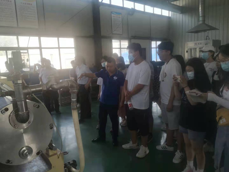河南（nán）科技大學（xué）園藝與（yǔ）植物保護學院 師生一行蒞臨鄭州91抖阴下载_中牟廠區參觀交流(圖2)