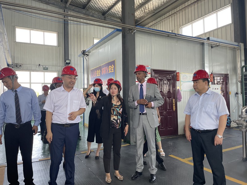 烏幹達共和國駐華大使館公使 蒞臨91抖阴下载_生（shēng）化考（kǎo）察(圖4)